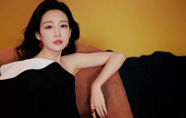 王鸥的脸蛋白皙又光滑,保养有方。