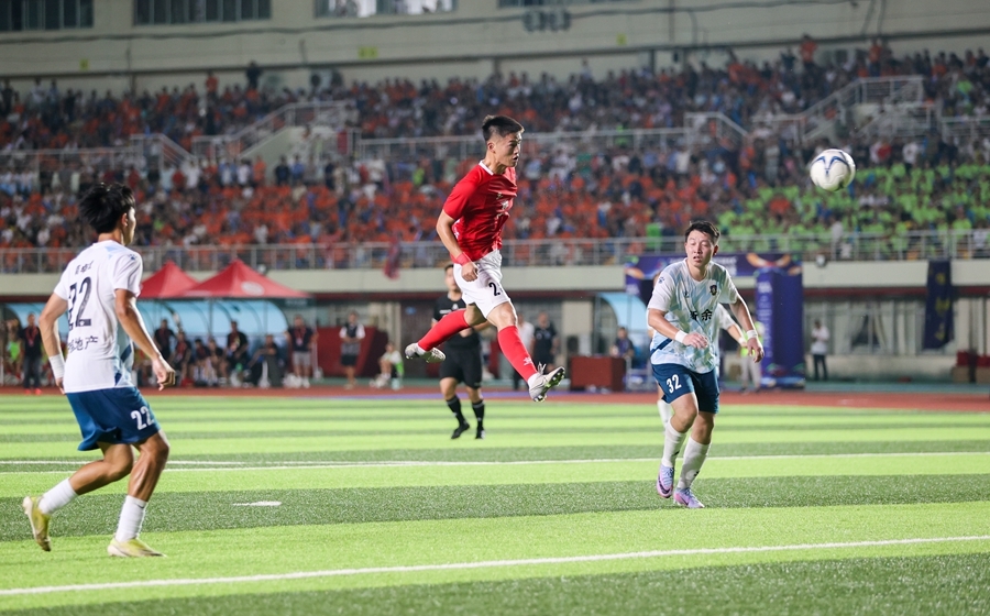 8月2日,赣州队28号卢欣头槌破门,霸气十足。
