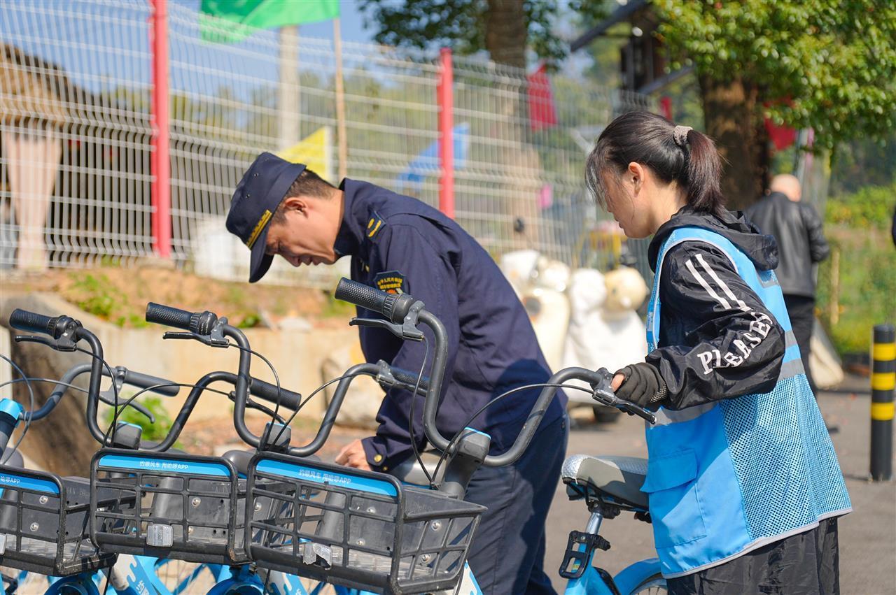治理单车停放秩序