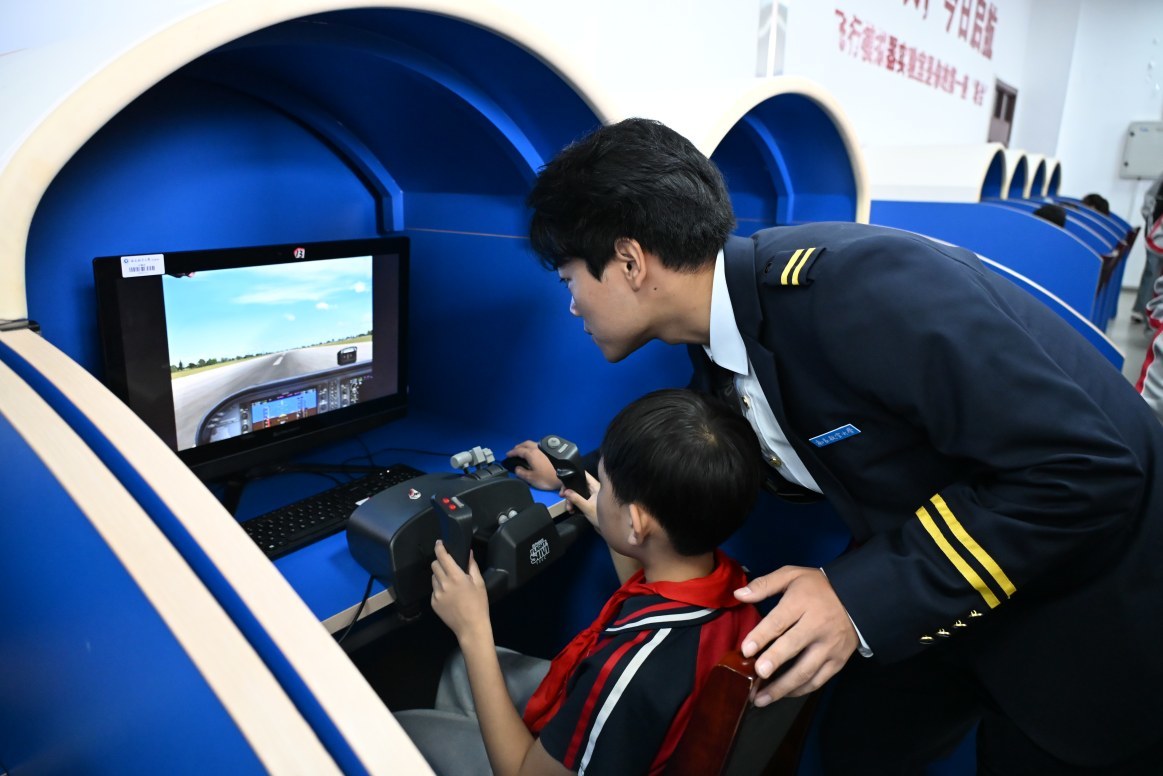 体验飞行模拟驾驶舱