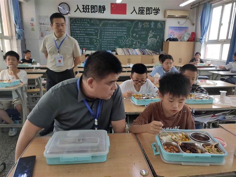 洛阳市人大常委会组织开展学校餐食品质提升市县联动监督。