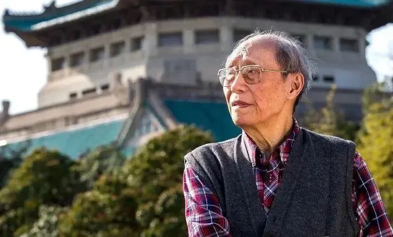 凤凰晚报|我们为什么要怀念这位“永远的校长”