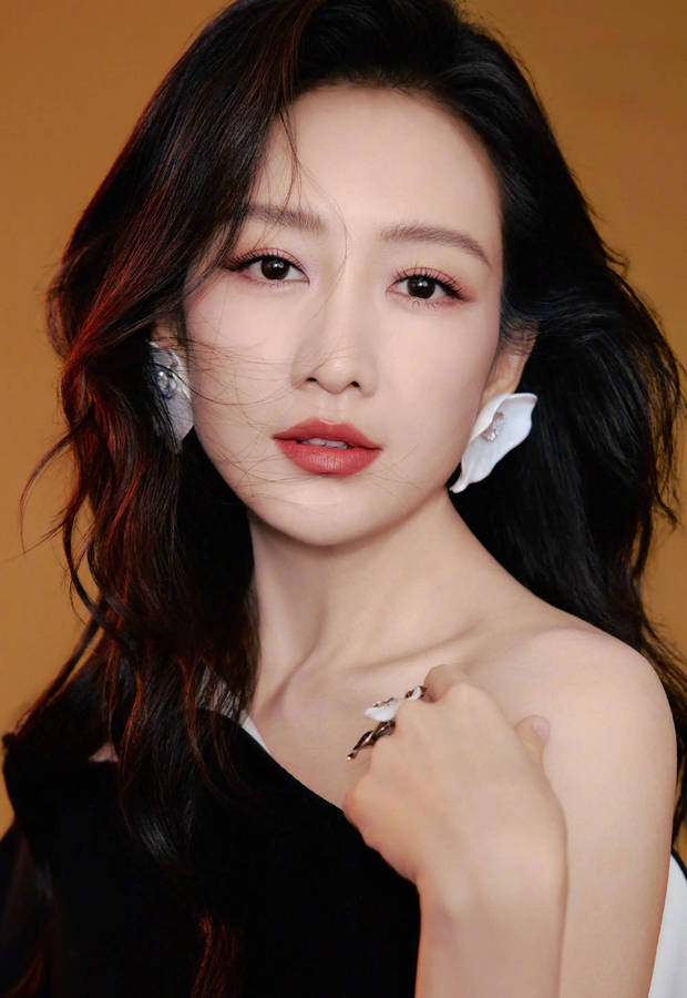 王鸥的五官精致,美貌养眼。