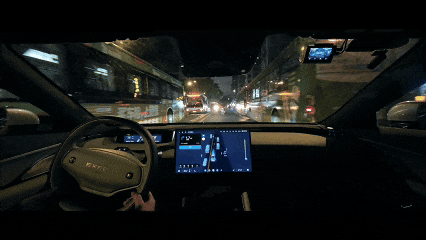 （低照度下，WePilot 3.0 精准识别并避让逆光盲区中穿行电动车）