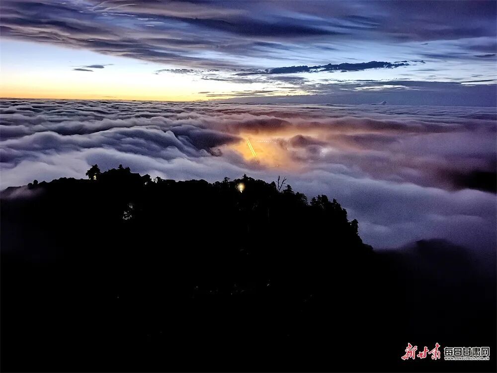 秋季到甘肃看“海” 畅游云端当自在小神仙