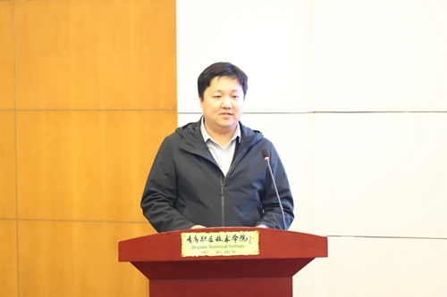 “乡村振兴青年先锋”肖颂作青年讲堂分享