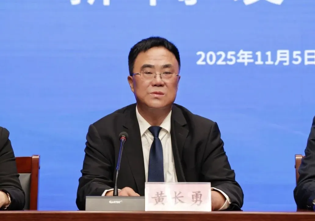 福胶集团董事副总裁黄长勇介绍福胶集团产业链布局与核心优势