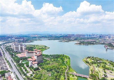 南昌马拉松赛道生机盎然