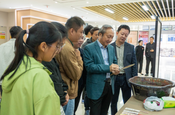 第四届抱石美育节暨“AI技术和数字美育创新实践”交流活动在豫章师范学院开幕