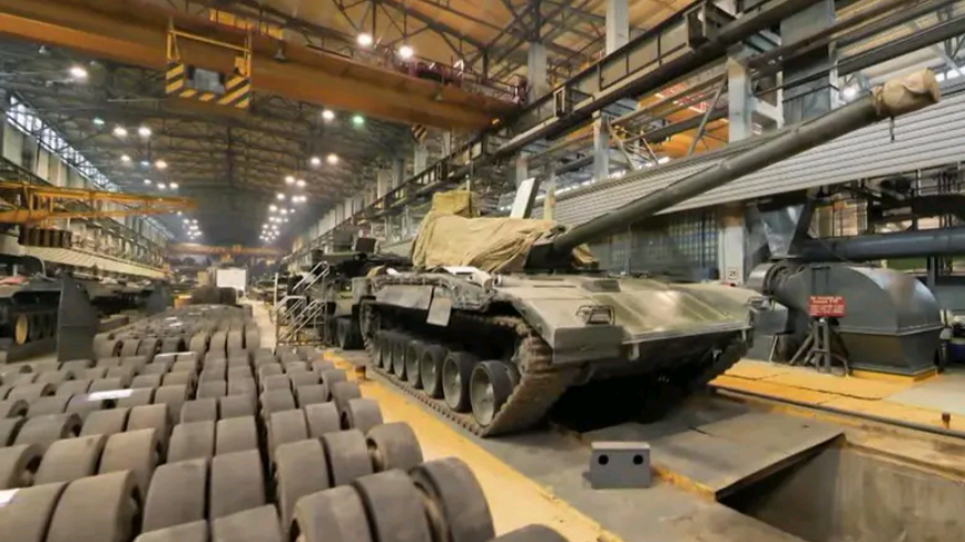 俄罗斯经济濒临崩溃？军工支柱断裂物价飞涨