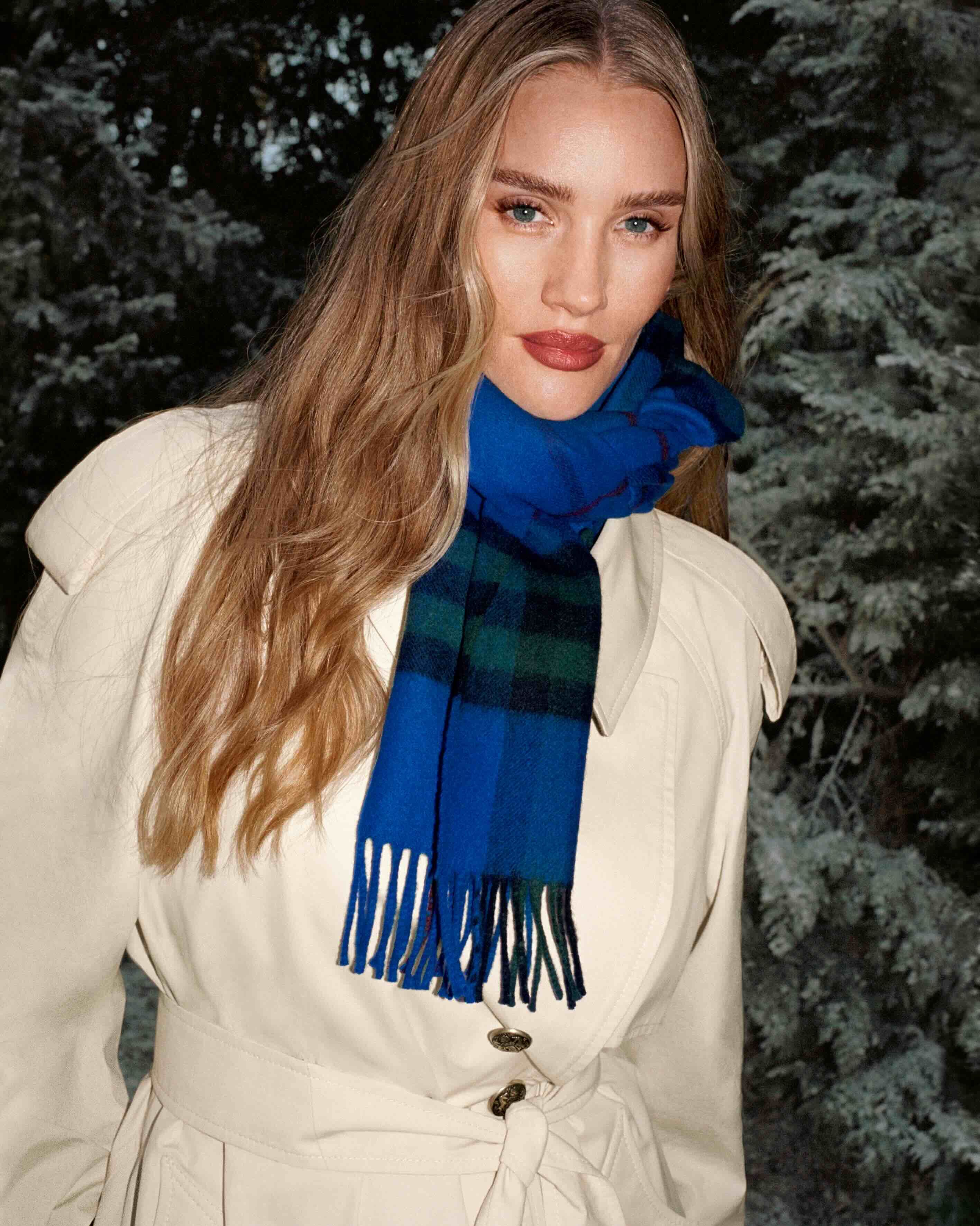 Burberry 风采呈献 2025 全新广告大片《佳节「骑」遇》