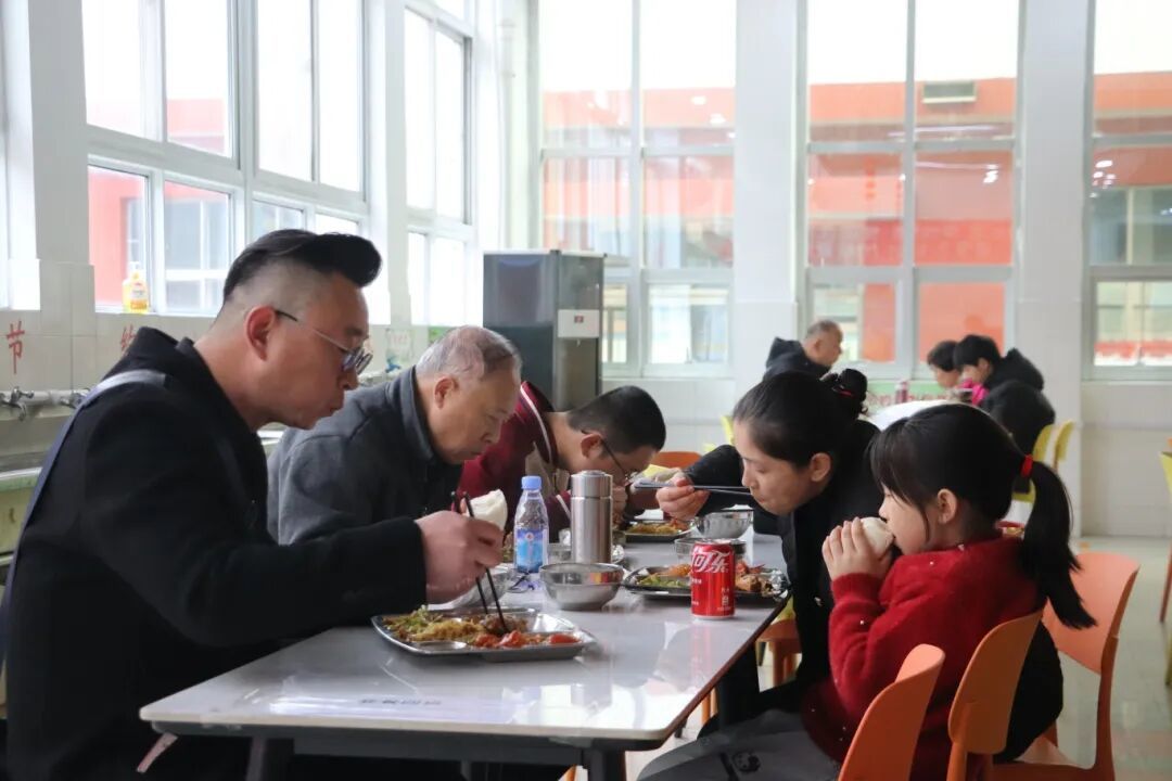 军光传承 博学筑梦——致敬退役军人家庭暨特色办学理念宣导活动