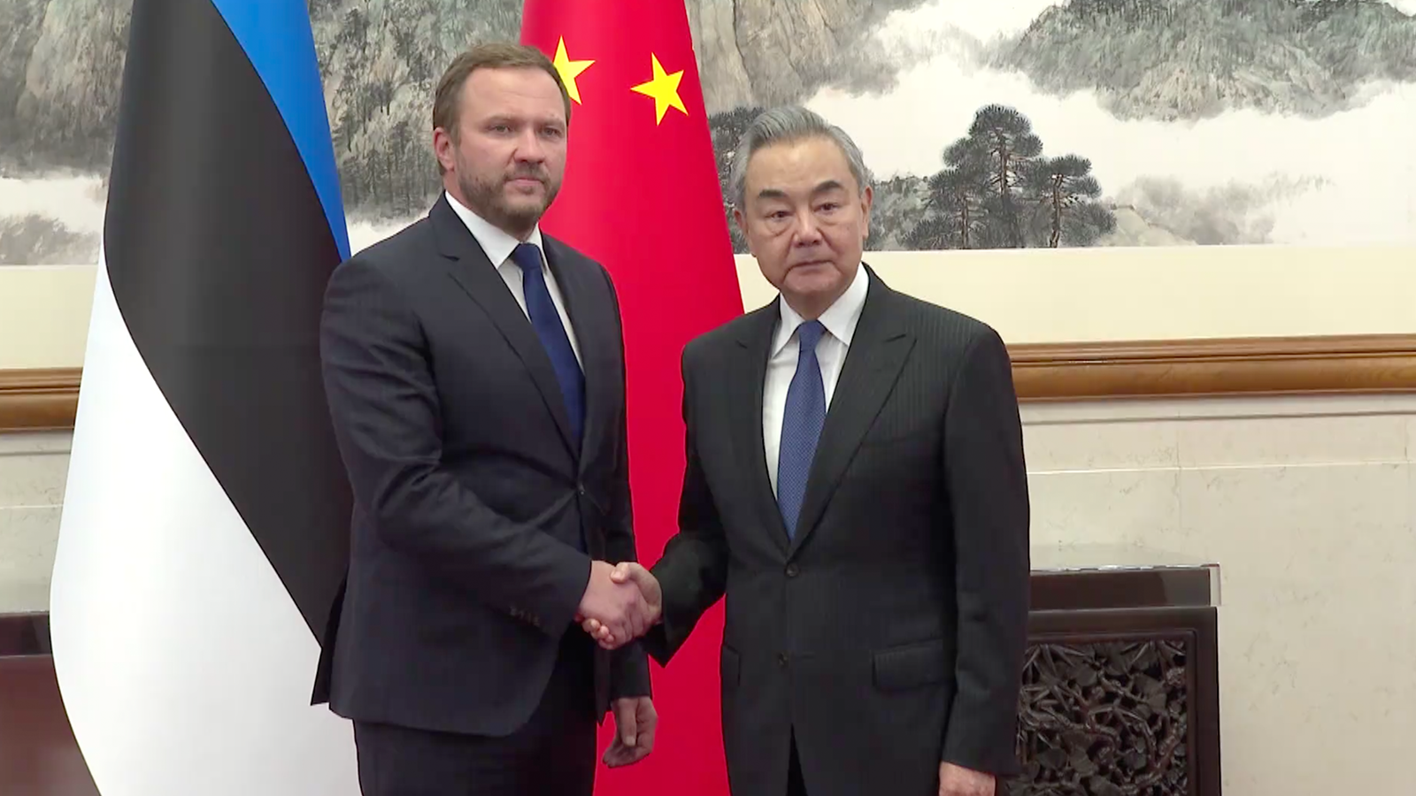 王毅会见爱沙尼亚外长查赫克纳