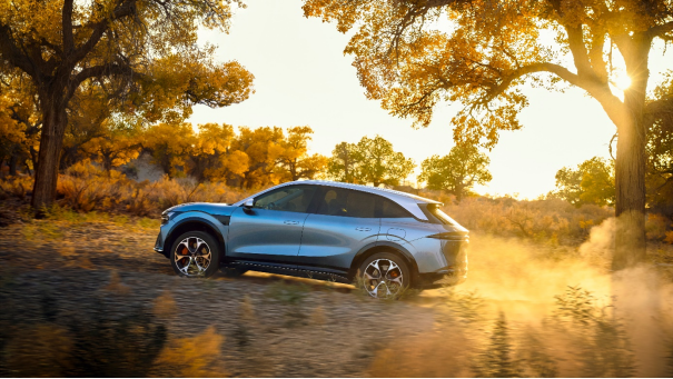 焕新极氪7X上市:全系标配激光雷达与900V,限时21.98万元起