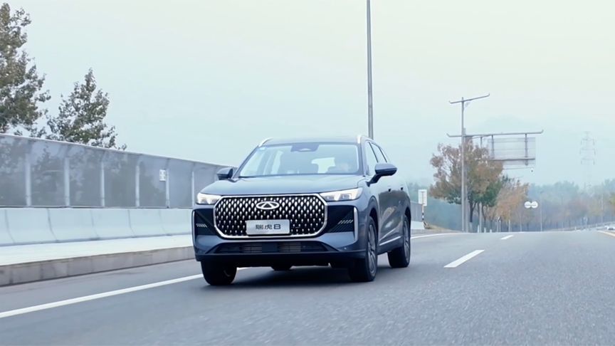 选家用SUV看空间？看看第五代瑞虎8的大轴距和实用配置