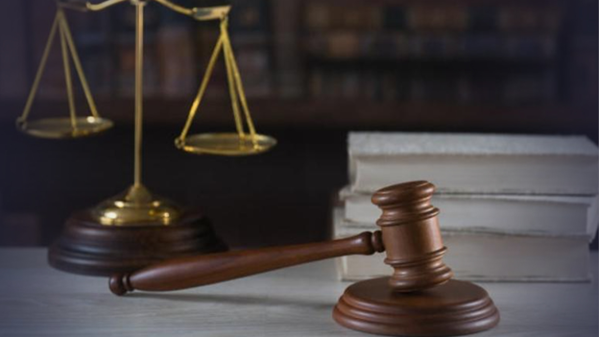 因妻子出轨等争吵后，男子与堂哥合谋，车祸撞死7岁儿子骗保，死刑