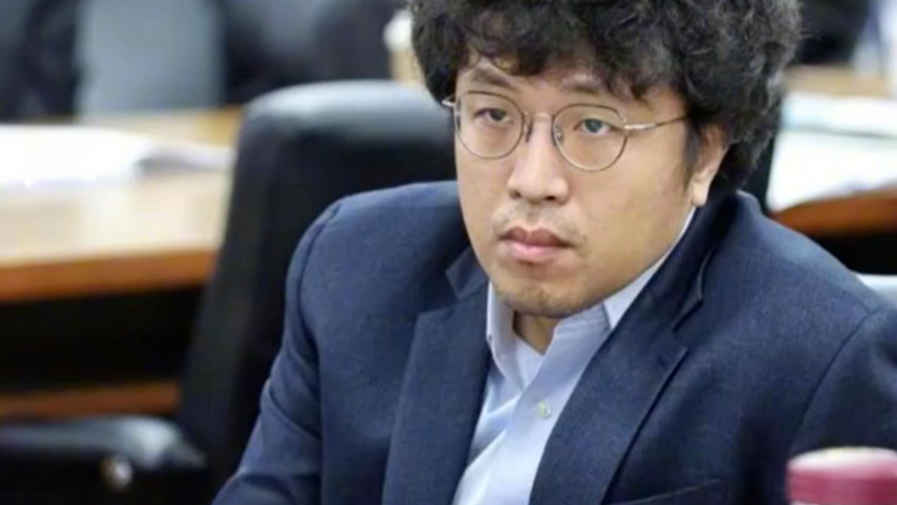 绿营喊“我们都是沈伯洋”，郑村棋批“无赖”：谁像你干坏事捞钱