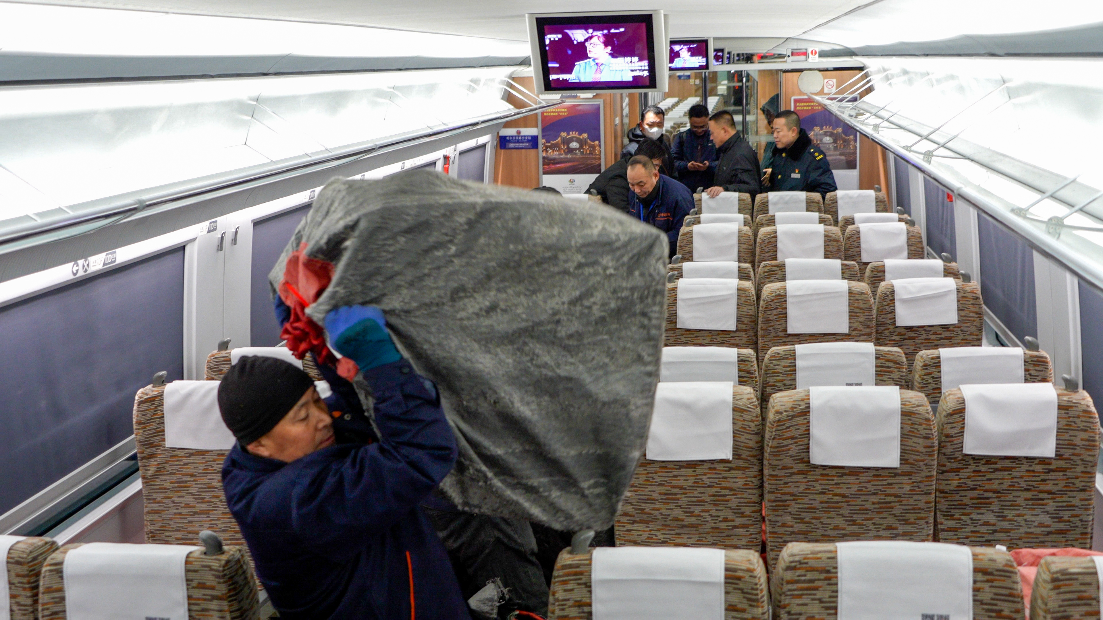 哈铁“双11”网购高峰期快件运输服务启动