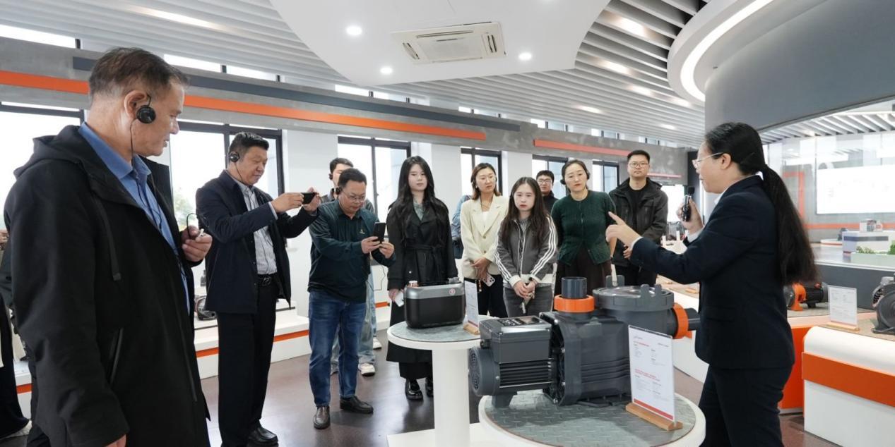 调研团参观利欧展厅