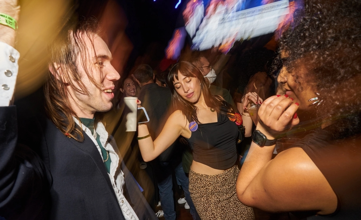 美媒:民主党选民埋葬拜登主义,拥抱破坏