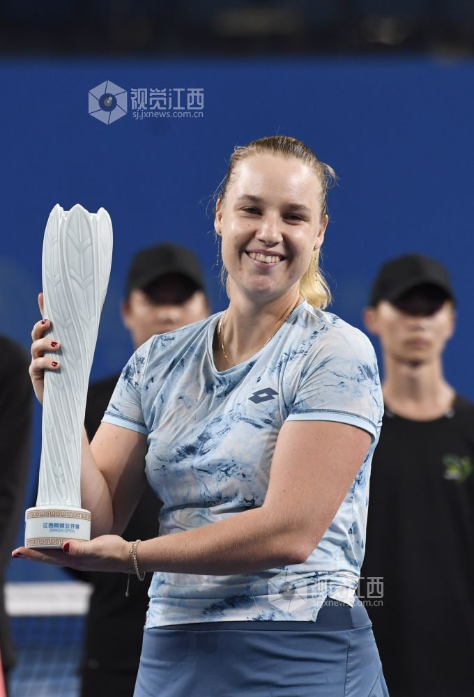 安娜&middot;布林科娃获得2025江网女单冠军。