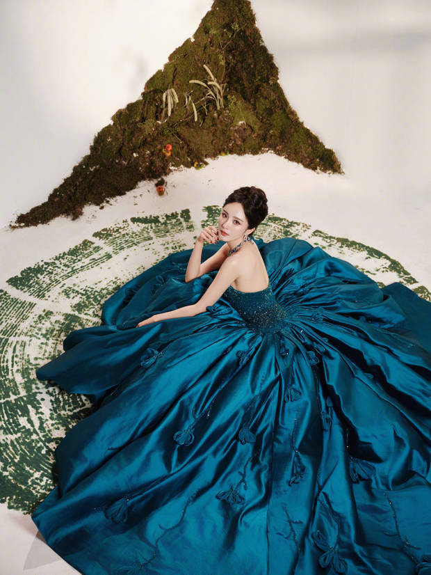 杨幂时尚表现力超强。