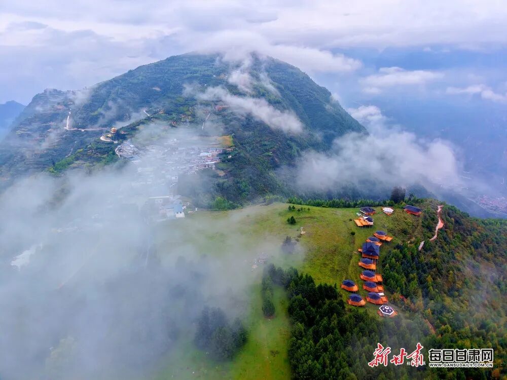 秋季到甘肃看“海” 畅游云端当自在小神仙