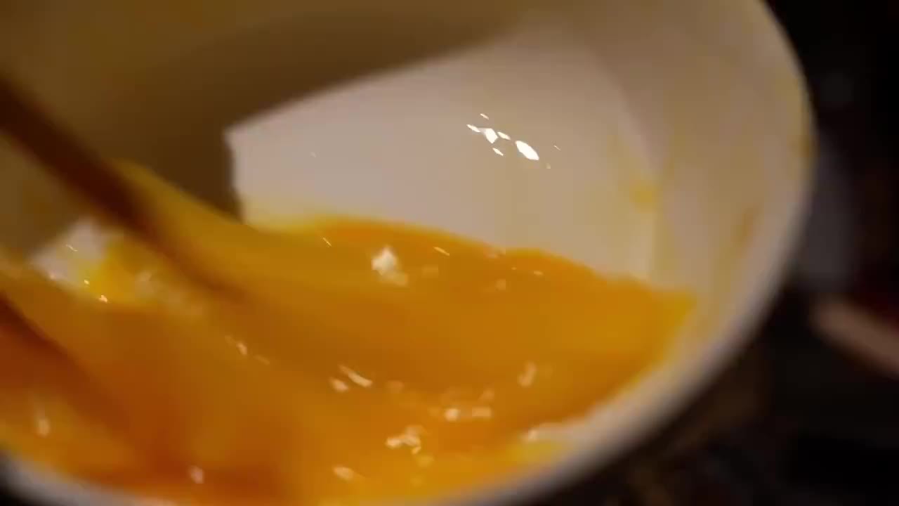 日本相扑选手开的巨型炸猪排盖饭，肉比我手掌都大