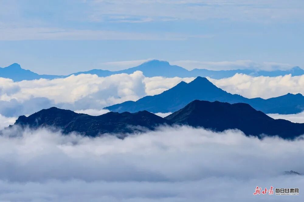 秋季到甘肃看“海” 畅游云端当自在小神仙