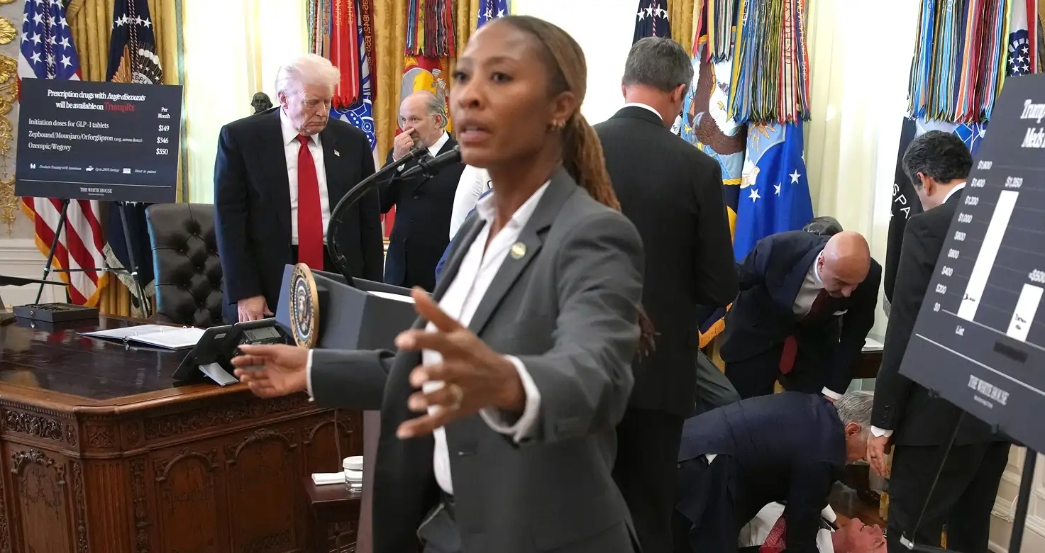 特朗普白宫记者会上有人突然晕倒,现场一片慌乱