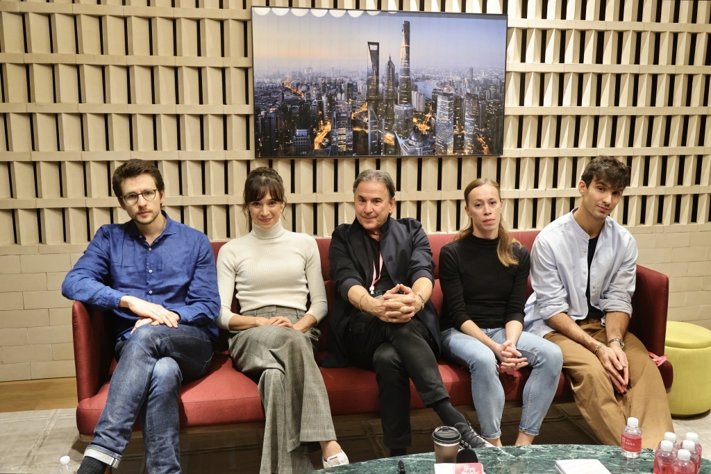 《罗密欧与朱丽叶》演员与艺术总监塔马斯&middot;德特里奇接受上海媒体采访