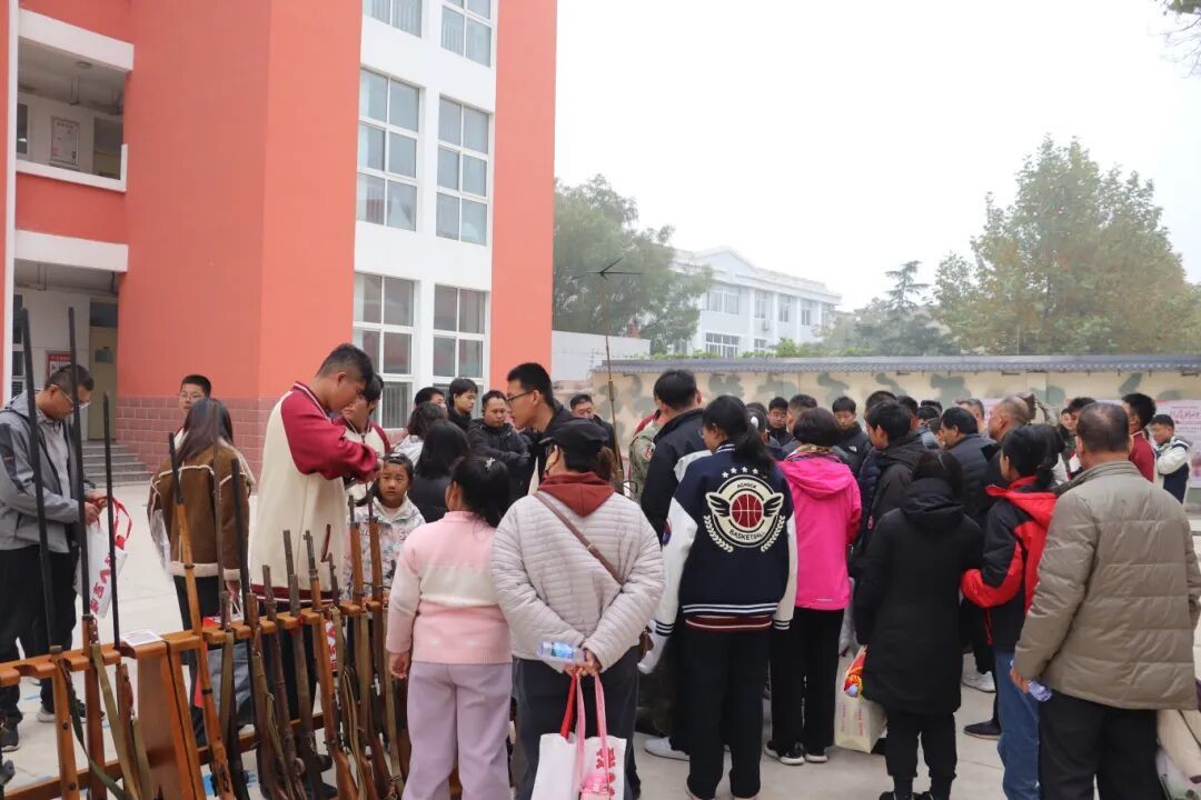 军光传承 博学筑梦——致敬退役军人家庭暨特色办学理念宣导活动