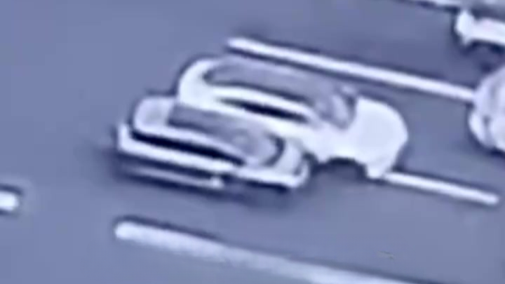 男子斗气强行别车，撞上直行车辆，不但不承认还十分“嘴硬”