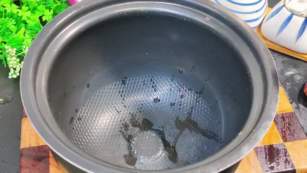 电饭锅烤红薯原来这么简单，不加一滴水，个个流油，比买的还香