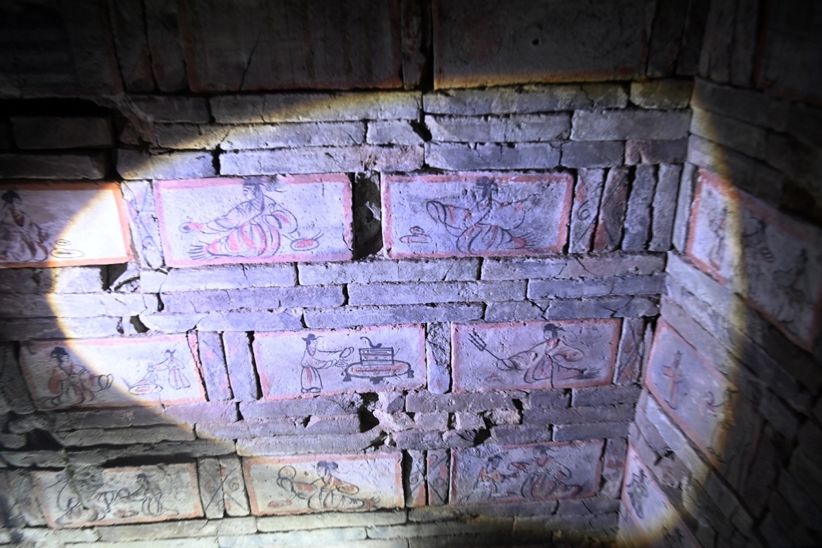 嘉裕关新城魏晋墓群六号墓内的壁画砖