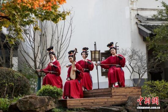 无锡每年的惠民演出很多，图为在园林举办的音乐会。(资料图)无锡市委宣传部供图