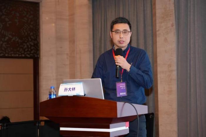 东南大学附属中大医院中西医结合男科主任孙大林作《少弱畸形精子症的诊疗策略》报告