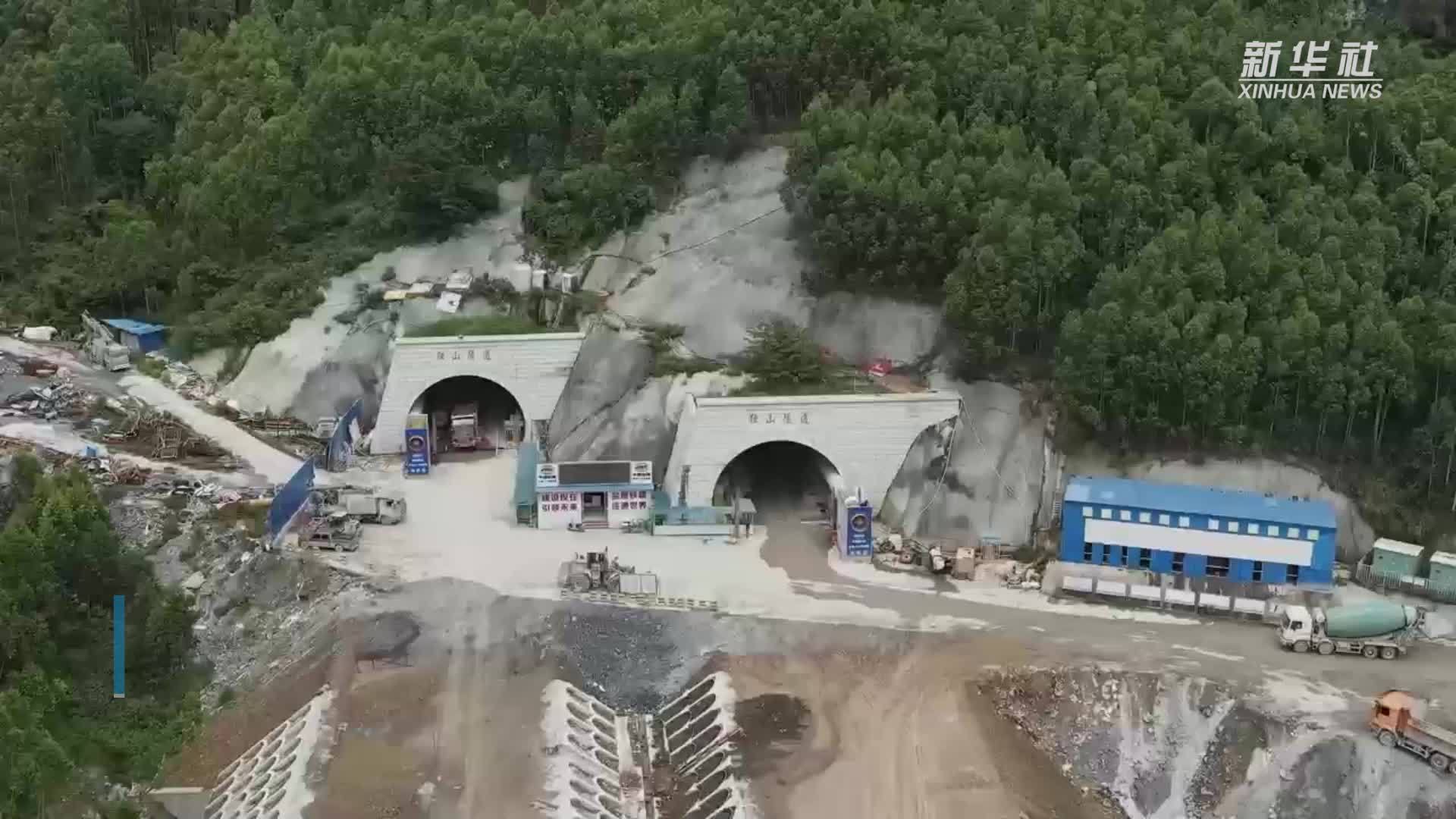 鱼宜高速关键工程独山隧道顺利贯通