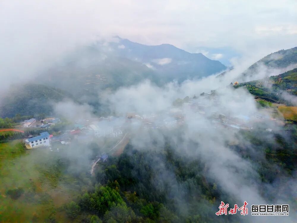 秋季到甘肃看“海” 畅游云端当自在小神仙