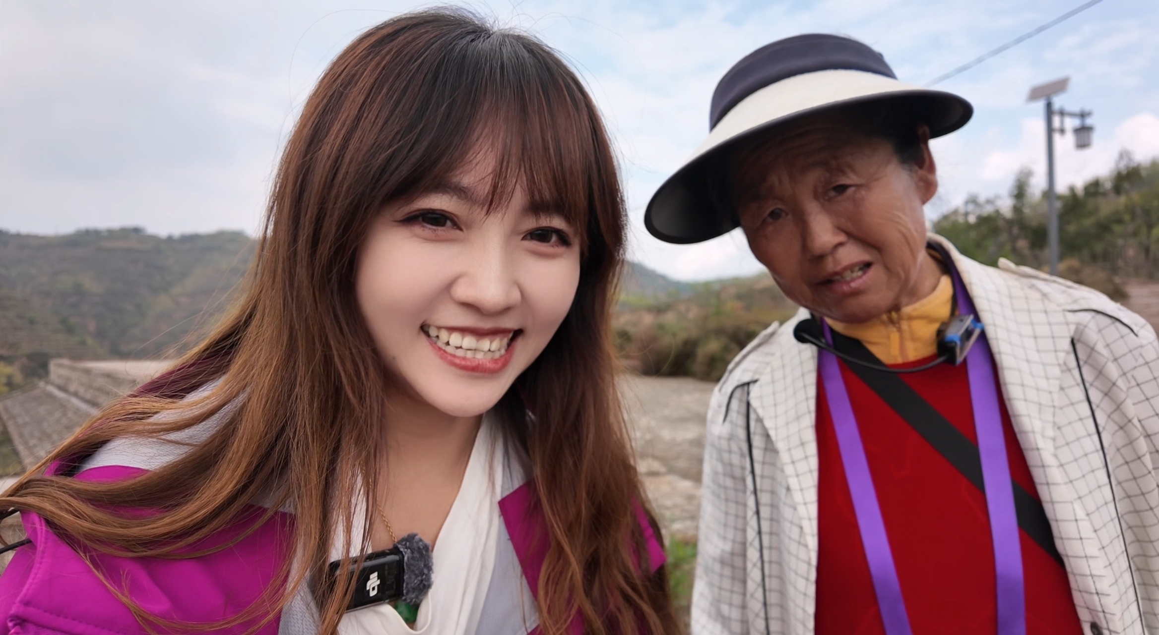 @耳朵郭和“饼子姐”合影