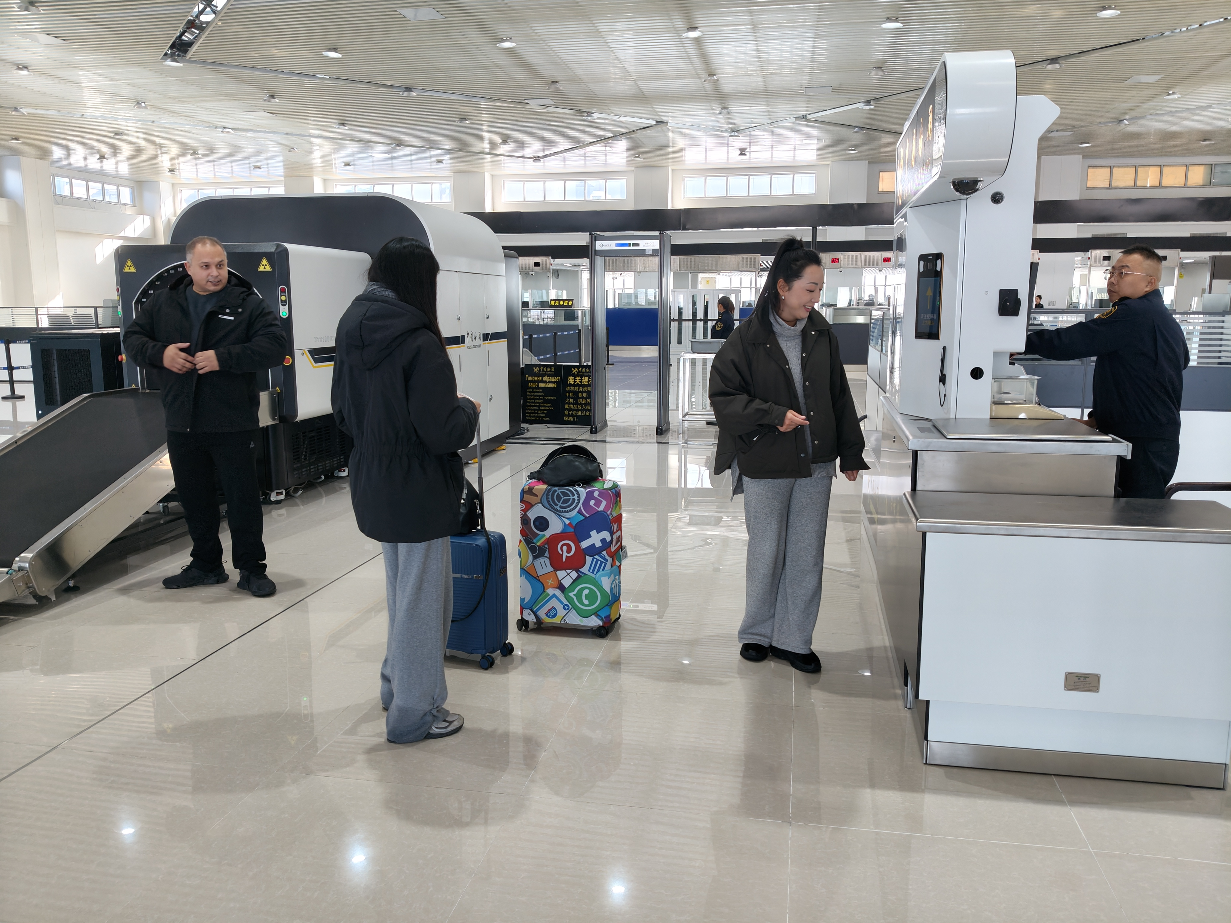 黑河公路口岸旅检现场