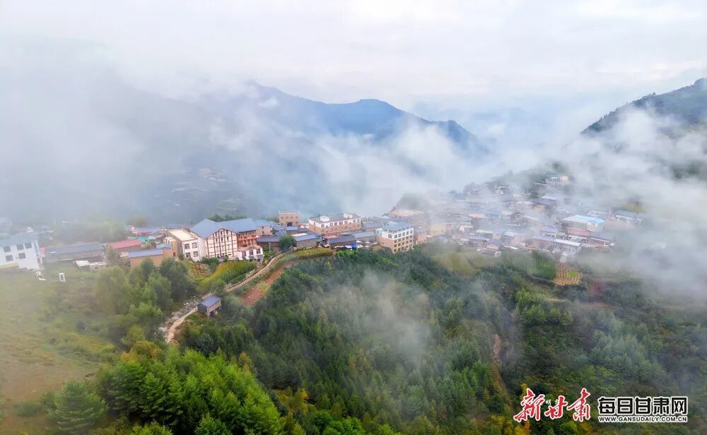 秋季到甘肃看“海” 畅游云端当自在小神仙