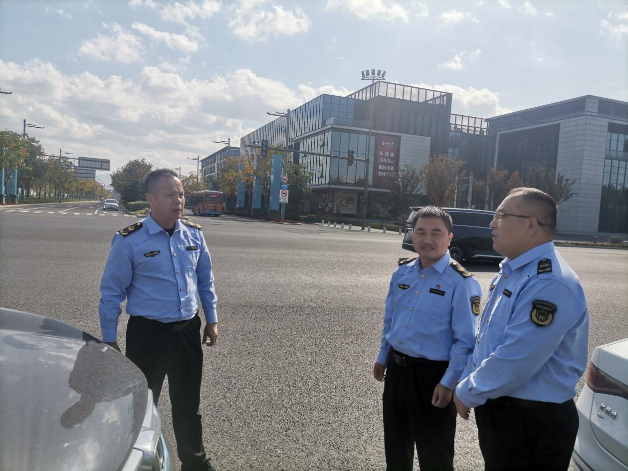 冬季护“蓝”进行时 鄞州联动巡查共筑生态屏障——云龙、东钱湖两地执法队携手共治交界区农田焚烧见成效