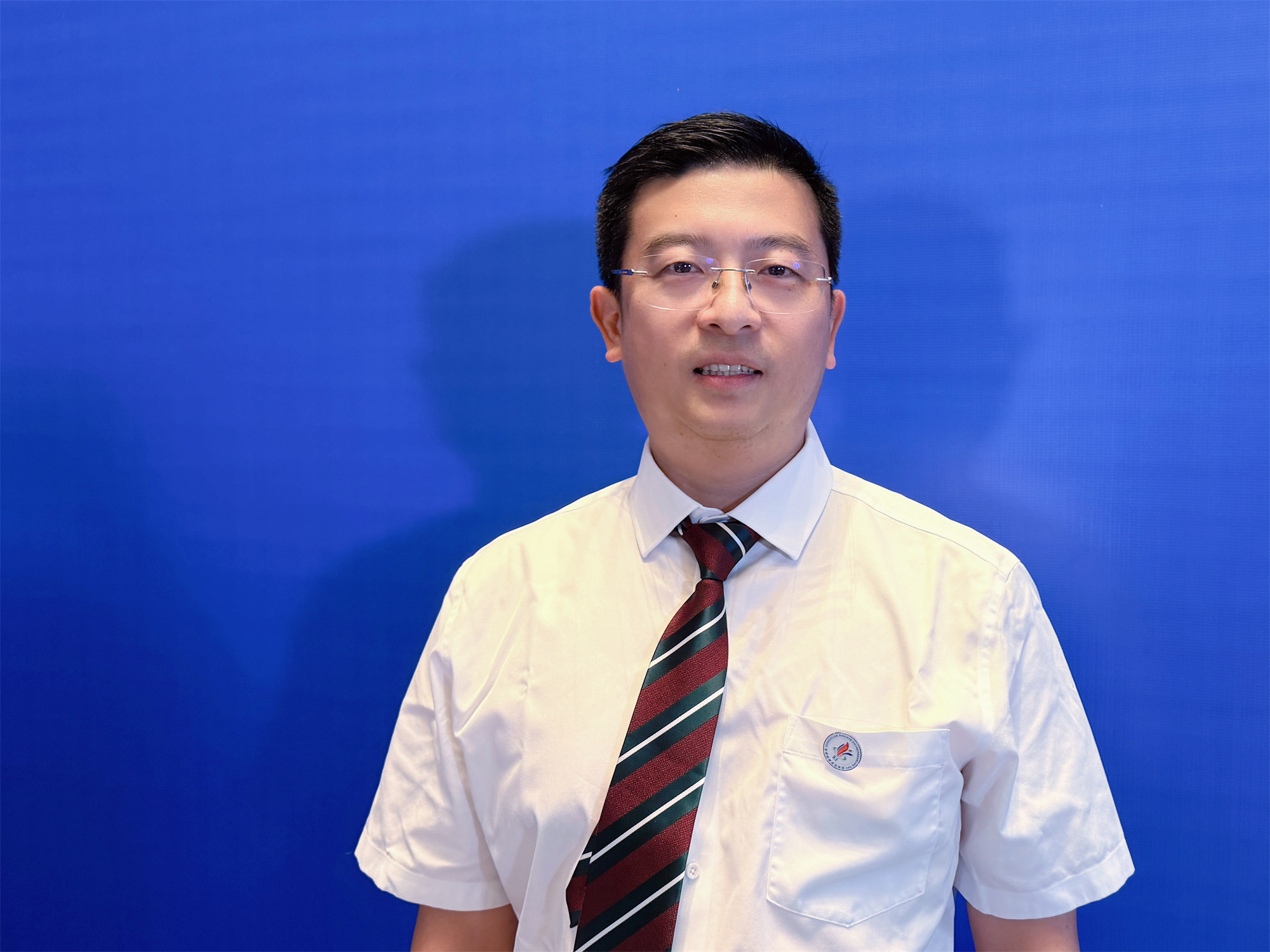 凤凰连环话 | 2025年东莞民营企业家日：莞商共话韧性生长 共绘“智造”新蓝图