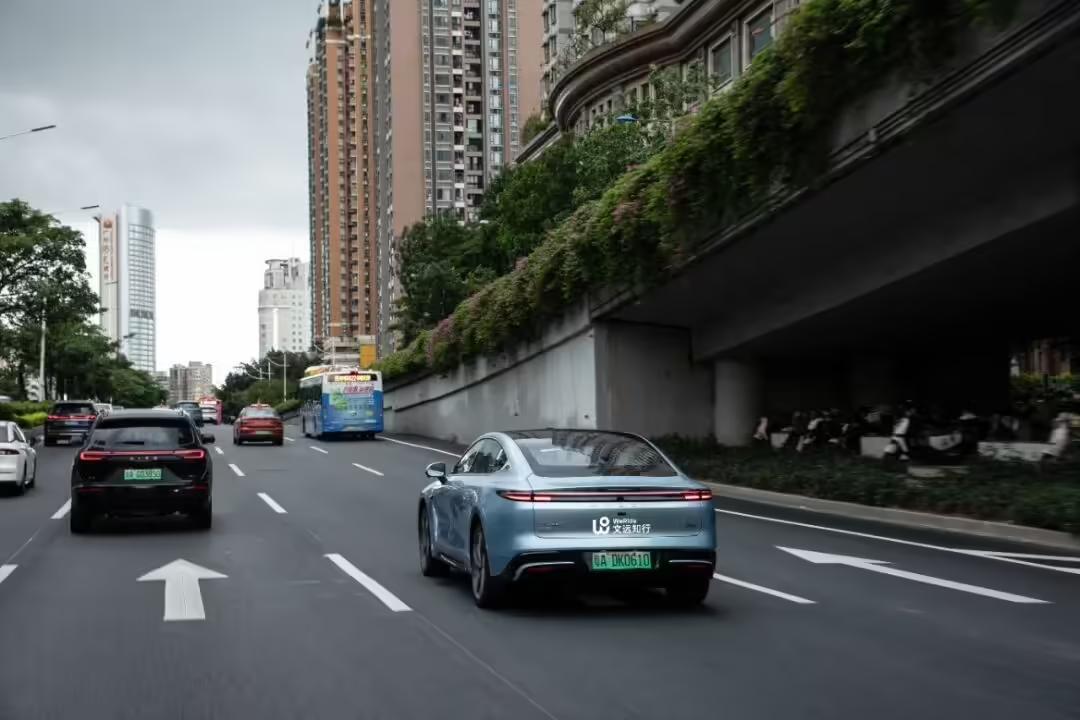 （WePilot 3.0 路试车在广州街头）