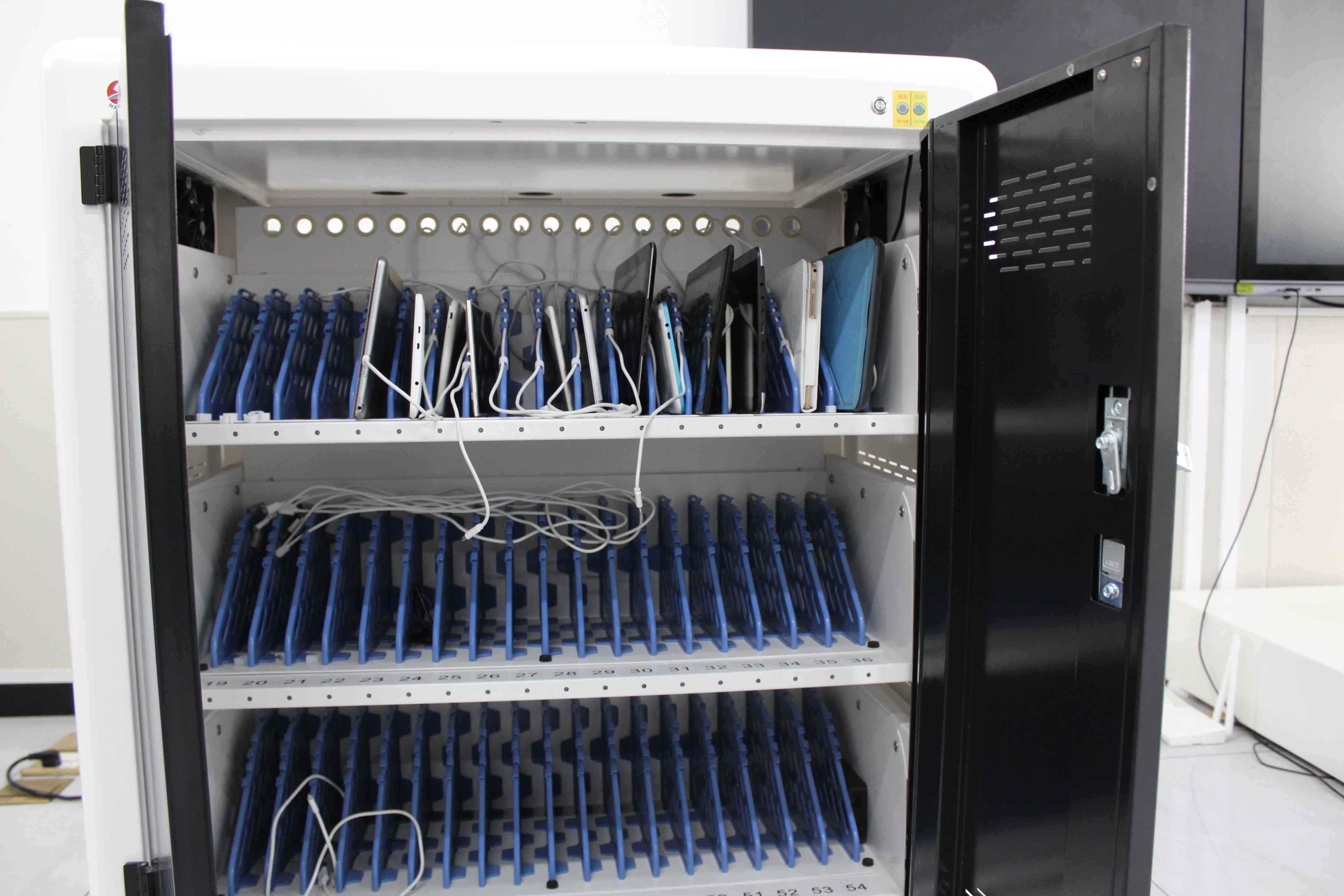 海捷公司生产的平板电脑移动充电柜。