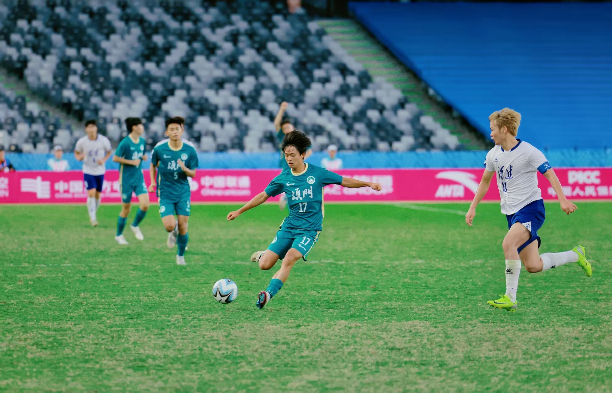 青春风暴强势席卷,十五运会U20男足小组赛落幕