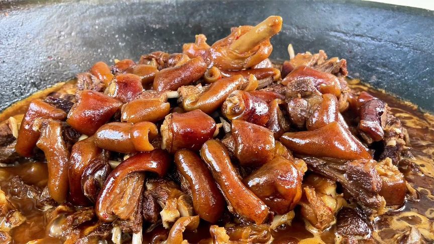 在湖南农村，招待贵客朋友，有这一个菜就够了，出锅那一刻，过瘾