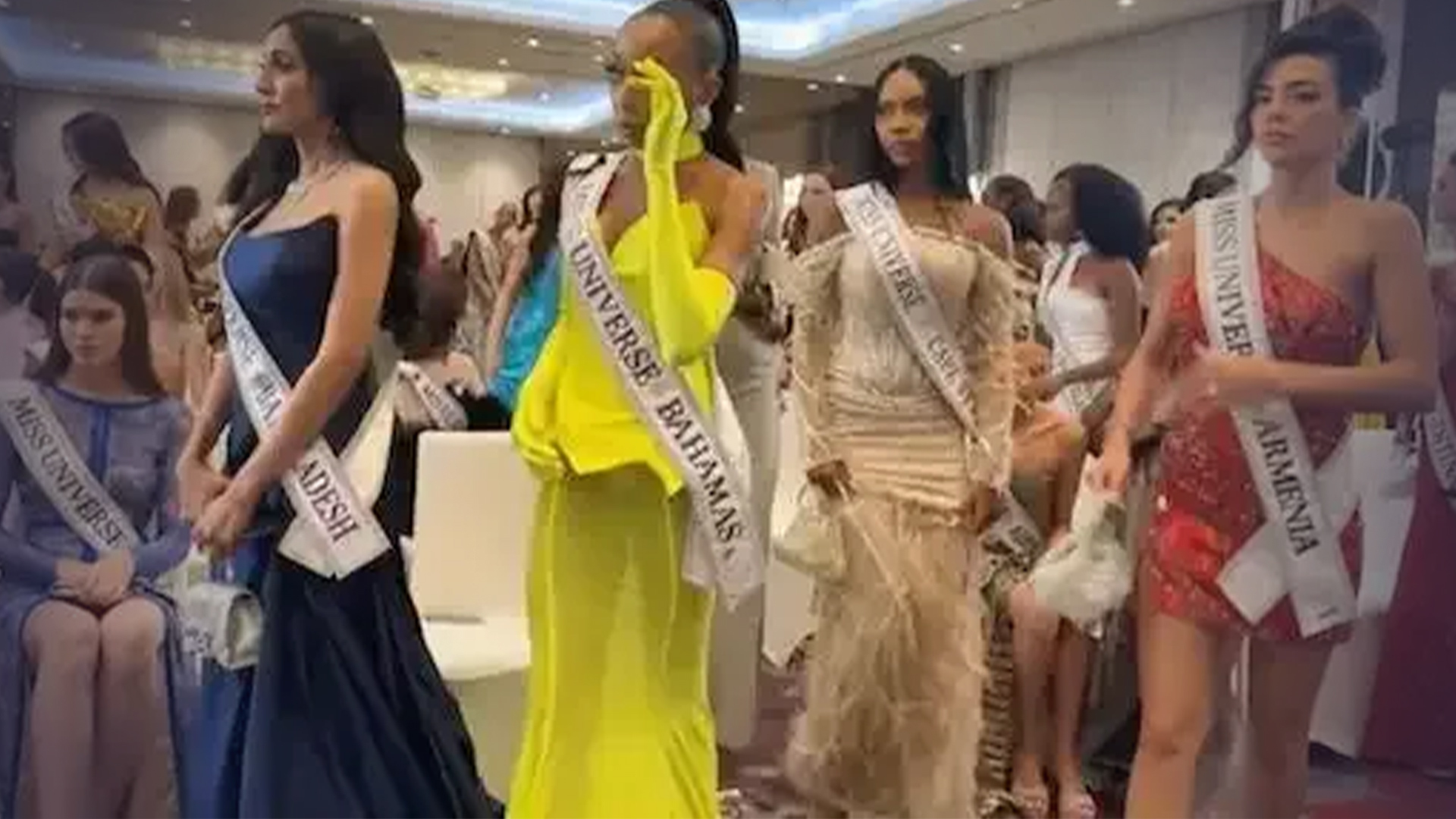 环球小姐集体退赛！墨西哥小姐被辱骂后愤然离场，原因是她未替泰国进行宣传