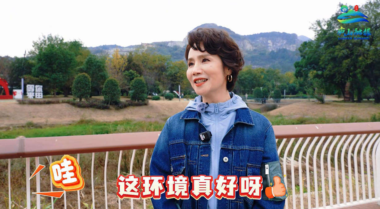 著名主持人倪萍、朱迅、徐俐来庐山了